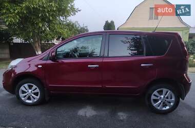 Хэтчбек Nissan Note 2011 в 