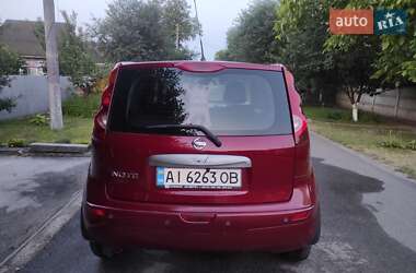 Хэтчбек Nissan Note 2011 в 
