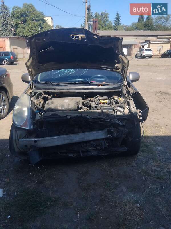 Хэтчбек Nissan Note 2006 в Черновцах