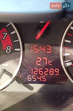 Хэтчбек Nissan Note 2011 в 
