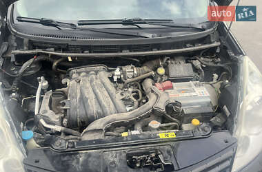 Хэтчбек Nissan Note 2012 в 