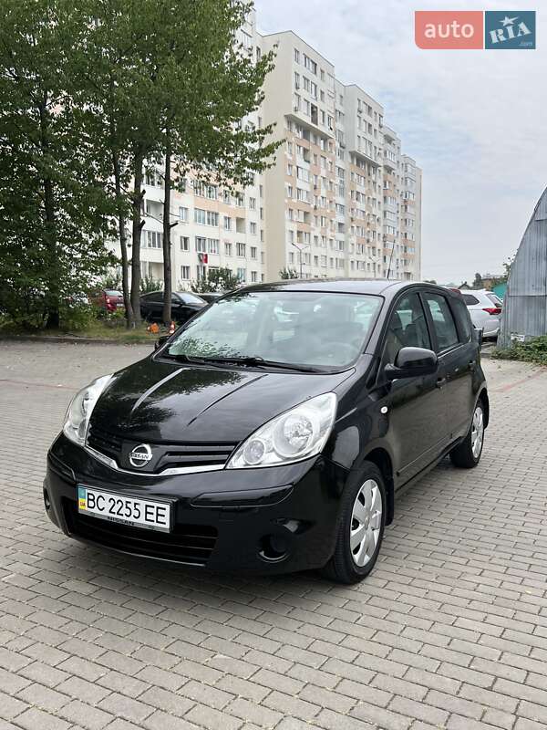Хэтчбек Nissan Note 2013 в 