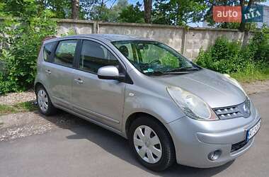Хэтчбек Nissan Note 2008 в 