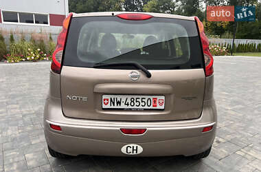 Хэтчбек Nissan Note 2009 в 