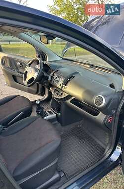 Хэтчбек Nissan Note 2011 в 