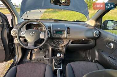 Хэтчбек Nissan Note 2011 в 