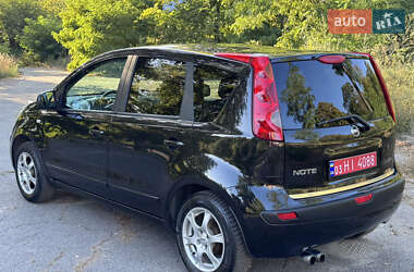 Хэтчбек Nissan Note 2006 в 