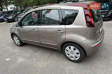 Хэтчбек Nissan Note 2011 в 