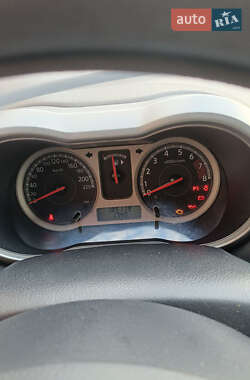 Хэтчбек Nissan Note 2006 в 