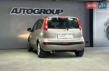Хэтчбек Nissan Note 2007 в 