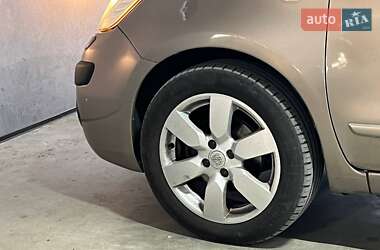 Хэтчбек Nissan Note 2007 в 