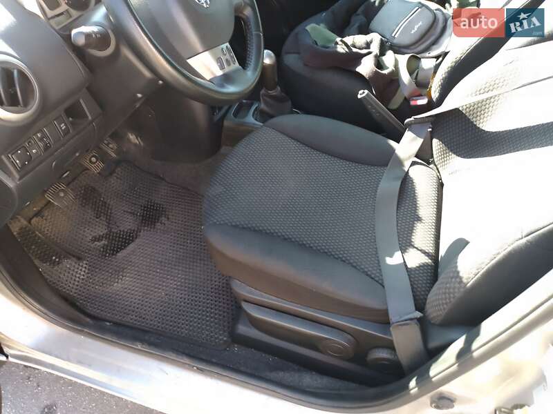 Хетчбек Nissan Note 2006 в Миргороді