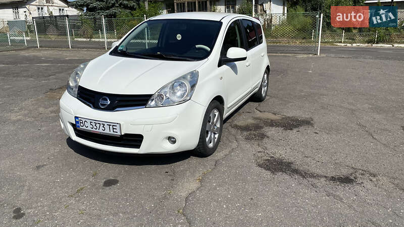 Хэтчбек Nissan Note 2010 в Сокале