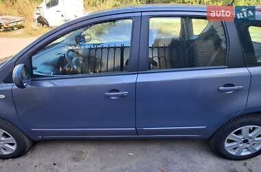 Хэтчбек Nissan Note 2009 в 