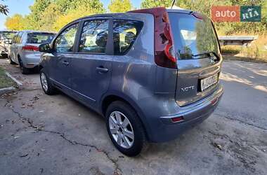 Хэтчбек Nissan Note 2009 в 