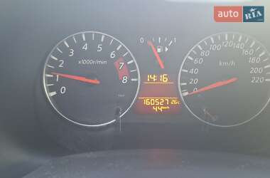 Хэтчбек Nissan Note 2009 в 
