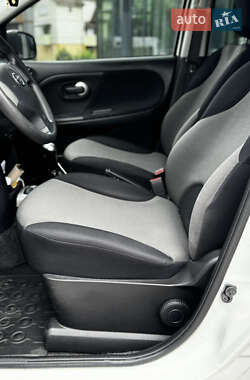 Хэтчбек Nissan Note 2012 в 
