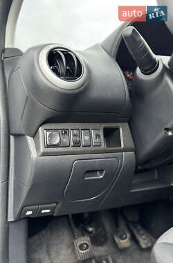 Хэтчбек Nissan Note 2012 в 