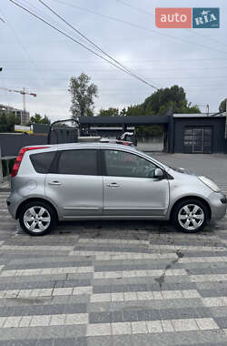 Хэтчбек Nissan Note 2006 в 