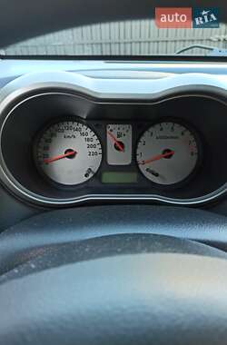 Хэтчбек Nissan Note 2008 в 