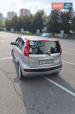 Хэтчбек Nissan Note 2006 в 