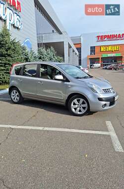 Хэтчбек Nissan Note 2006 в 