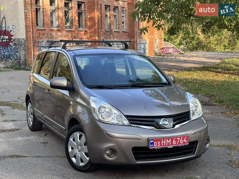 Хэтчбек Nissan Note 2010 в 
