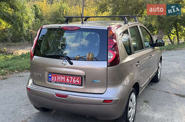 Хэтчбек Nissan Note 2010 в 