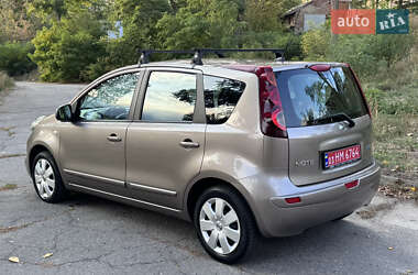 Хэтчбек Nissan Note 2010 в 