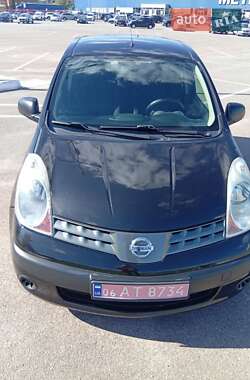 Хэтчбек Nissan Note 2007 в 