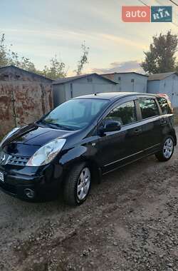 Хэтчбек Nissan Note 2007 в 