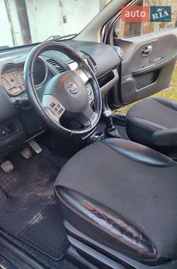 Хэтчбек Nissan Note 2007 в 
