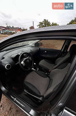 Хэтчбек Nissan Note 2011 в 