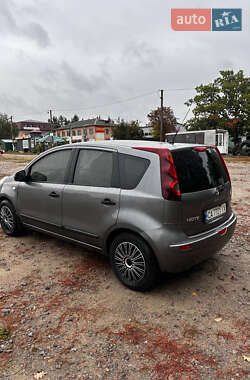 Хэтчбек Nissan Note 2011 в 