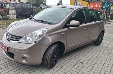 Хэтчбек Nissan Note 2009 в 
