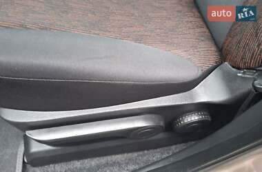 Хэтчбек Nissan Note 2009 в 