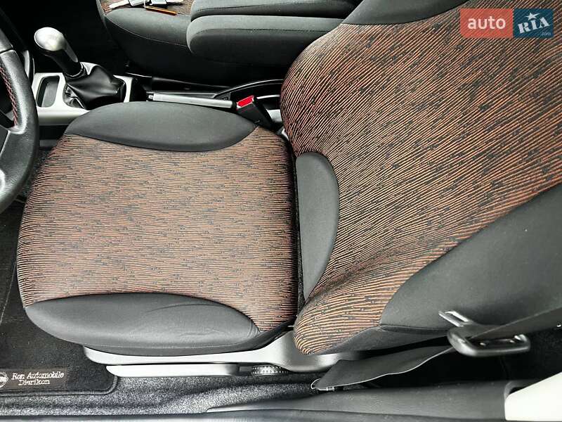 Хэтчбек Nissan Note 2010 в Кременчуге фото 32 Хэтчбек Nissan Note 2010 в Кременчуге