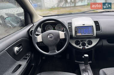 Хэтчбек Nissan Note 2012 в 