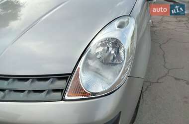 Хэтчбек Nissan Note 2006 в  фото 4 Хэтчбек Nissan Note 2006 в