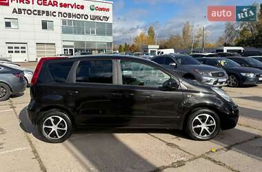 Хэтчбек Nissan Note 2006 в 