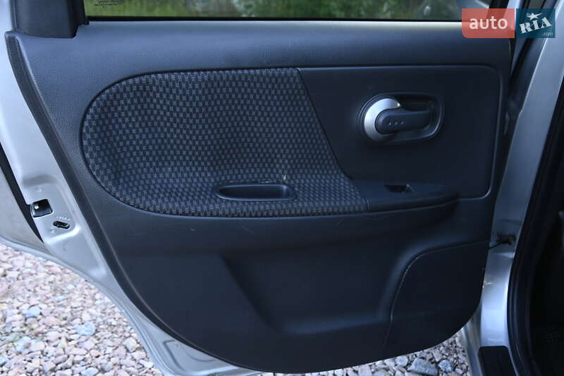 Хэтчбек Nissan Note 2006 в Бердичеве
