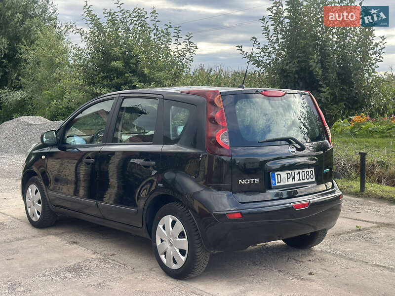 Хэтчбек Nissan Note 2009 в Дубно