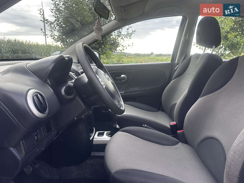 Хэтчбек Nissan Note 2009 в Дубно