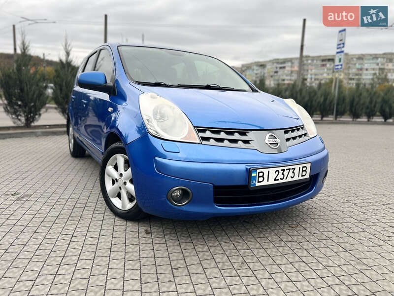 Хэтчбек Nissan Note 2007 в 