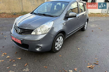 Хэтчбек Nissan Note 2010 в 
