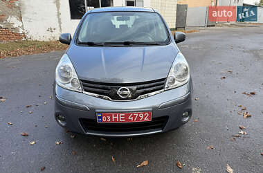 Хэтчбек Nissan Note 2010 в 