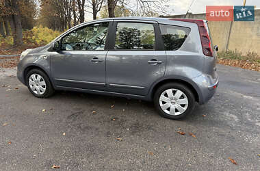 Хэтчбек Nissan Note 2010 в 