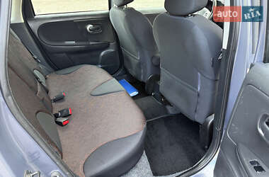 Хэтчбек Nissan Note 2010 в 