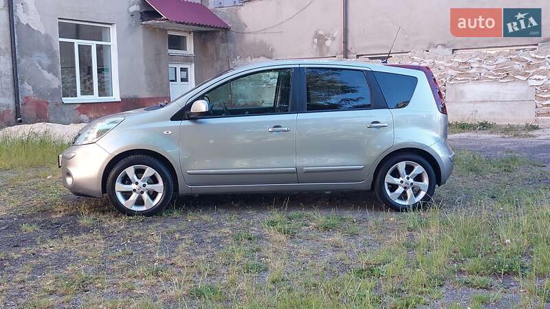 Хэтчбек Nissan Note 2010 в Луцке