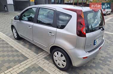 Хэтчбек Nissan Note 2009 в 